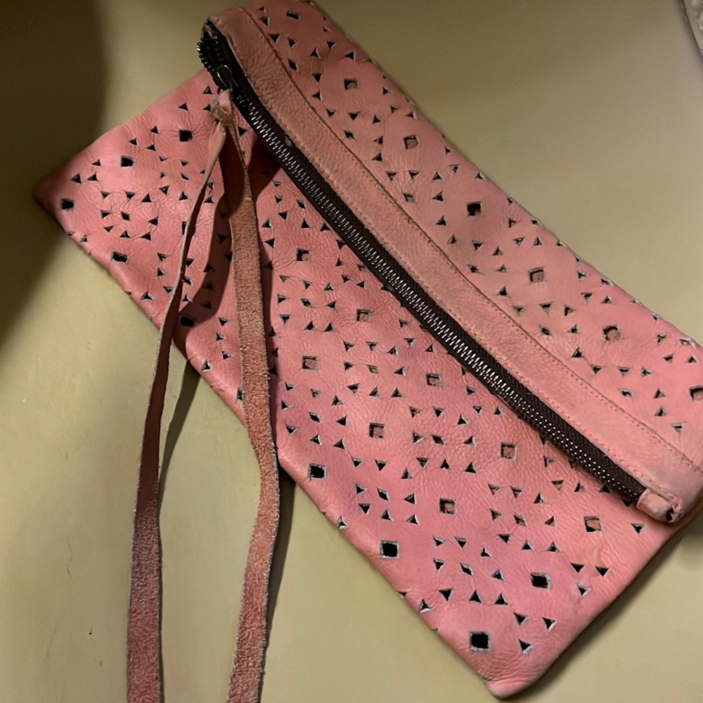 CLEOBELLA MAGNET CLUTCH